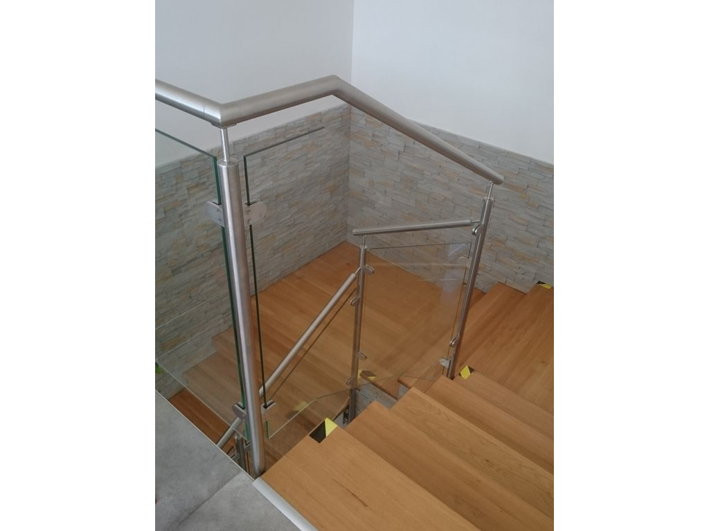 Nerezove-zabradlie-sklenena-vypln-3