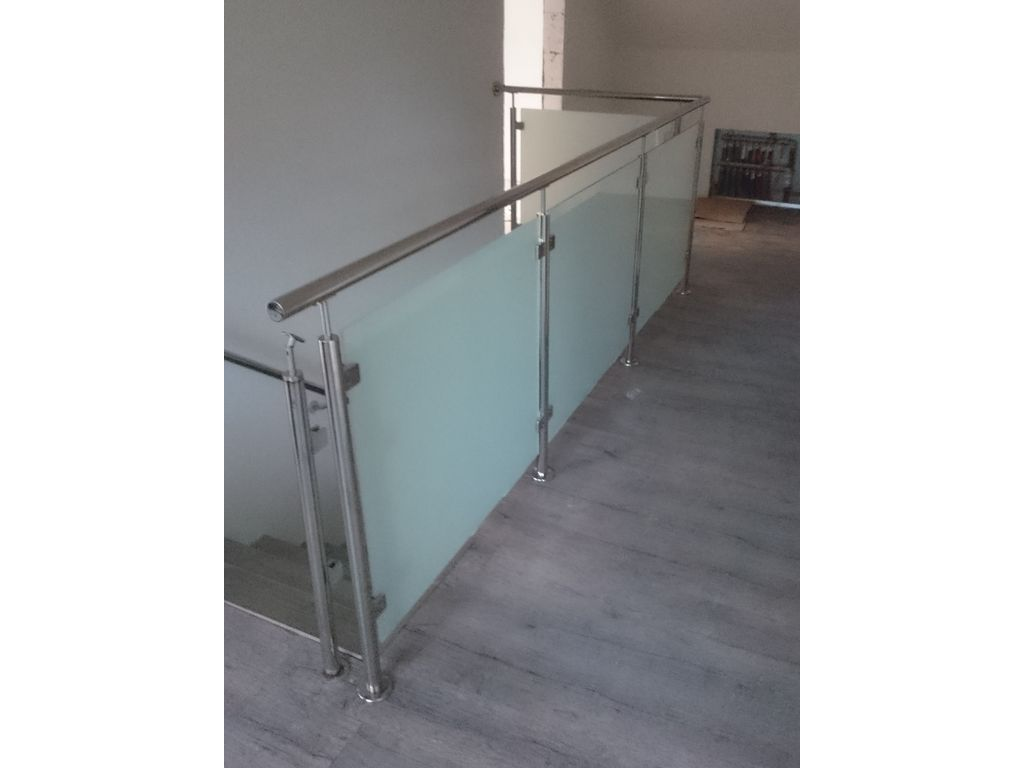 Nerezove-zabradlie-sklenena-vypln-4