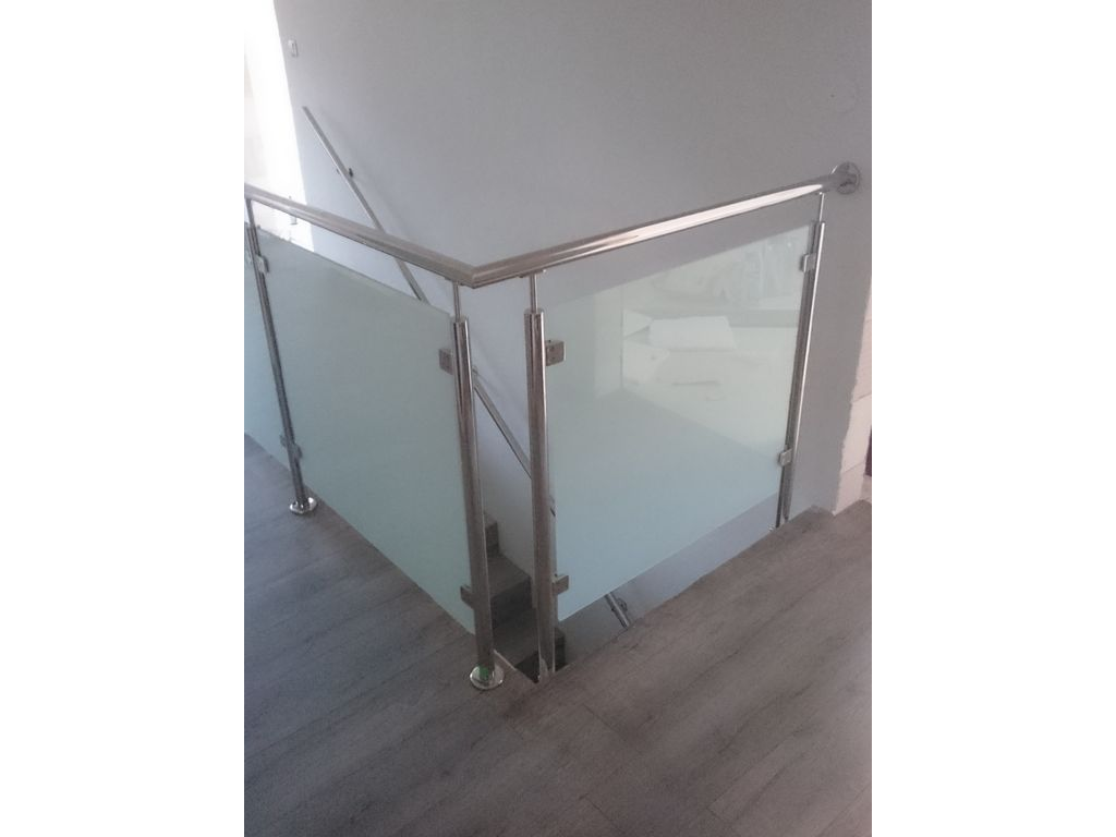 Nerezove-zabradlie-sklenena-vypln-5