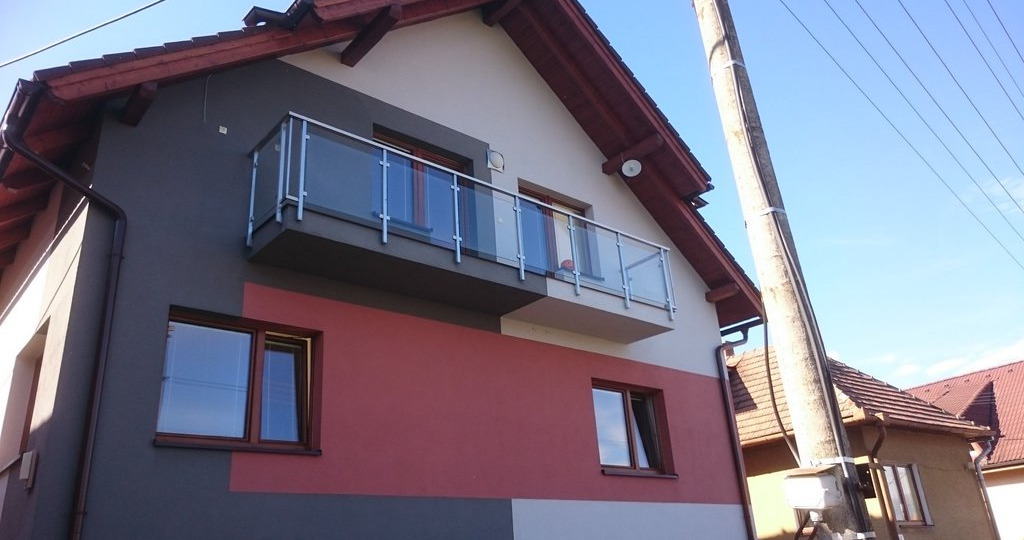 Nerezový balkón s bezpečnostným sklom