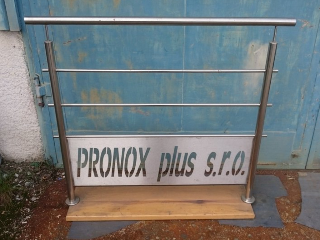 PRONOX plus - nerezový reklamný banner