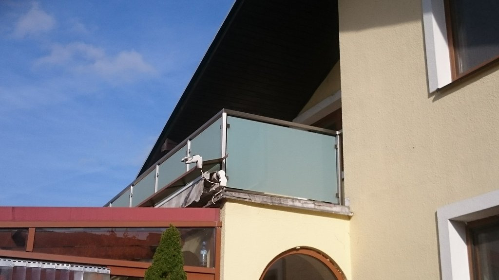 Nerezový balkón s matným bezpečnostným sklom
